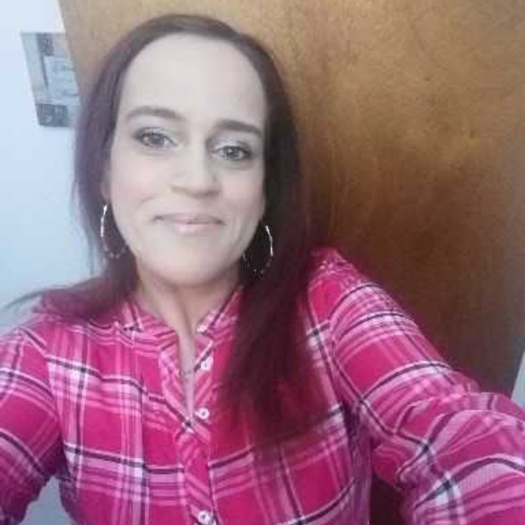 Meet your Posher, Kat - Picture 2 of 2